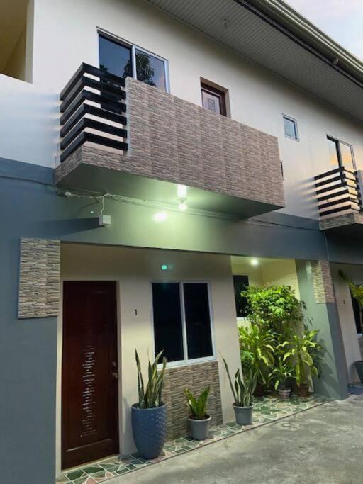 Estilo Apartment 2-Storey Clarin  Bagian luar foto